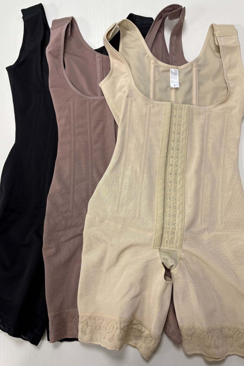 Full Body Shaper met knoopjes voor een billift
