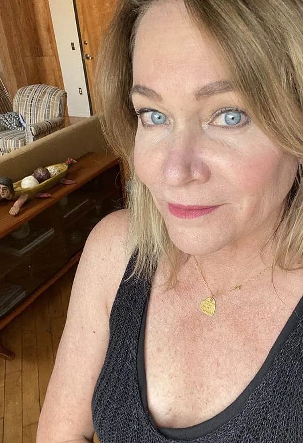 files/How_to_Take_a_Good_Selfie_Over_40_or_50.jpg